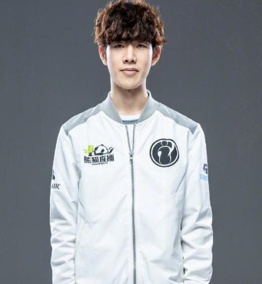 资讯绝地狼人杀？原来吃鸡还可以像小霖这么玩