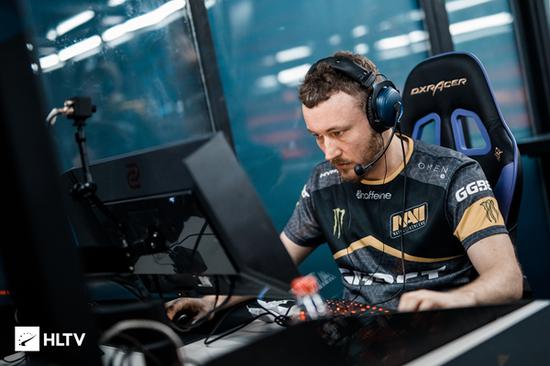 Weibo Gaming vs LNG预热海报：谁会赢下比赛，晋级败决？我们赛场见！